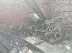 आग से बाइक व घर का बाकी सामान भी जल गया