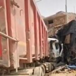 ड्राइवर को आई झपकी, बेकाबू ट्रक घर में घुसा; चालक गंभीर घायल