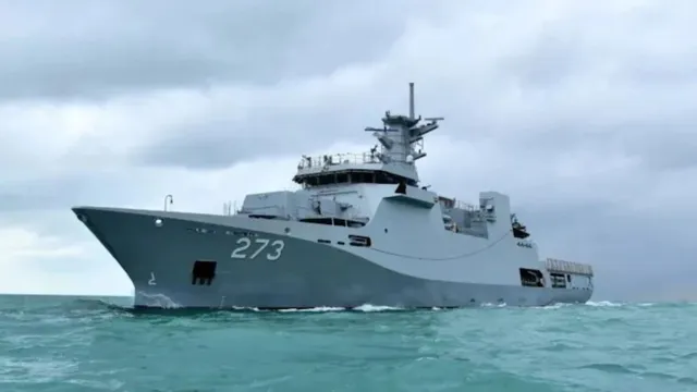 warships-collide--1789553842593_v